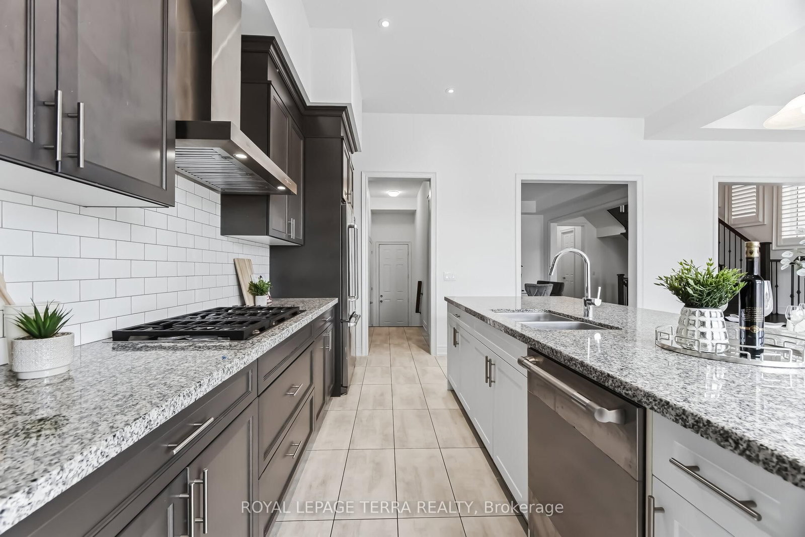 Detached House for sale at 11 Lockton Street, Whitby, Ontario, L1P 0E1 - Williamsburg - MLS: E12867714