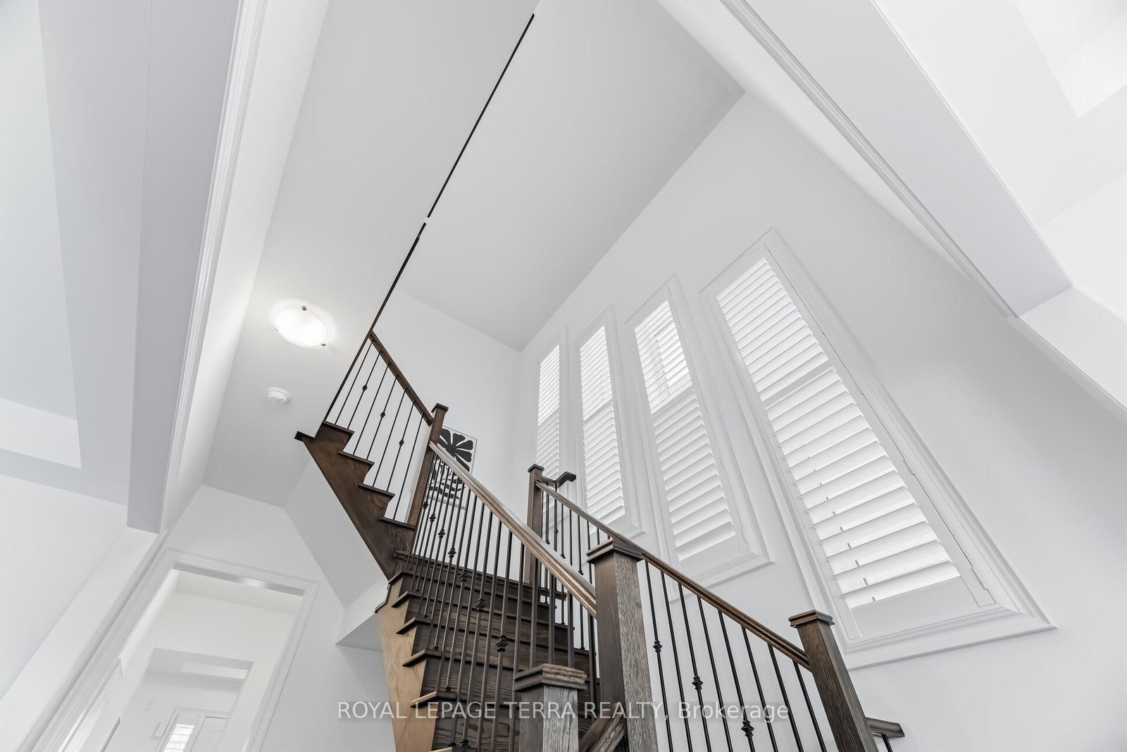 Detached House for sale at 11 Lockton Street, Whitby, Ontario, L1P 0E1 - Williamsburg - MLS: E12867714