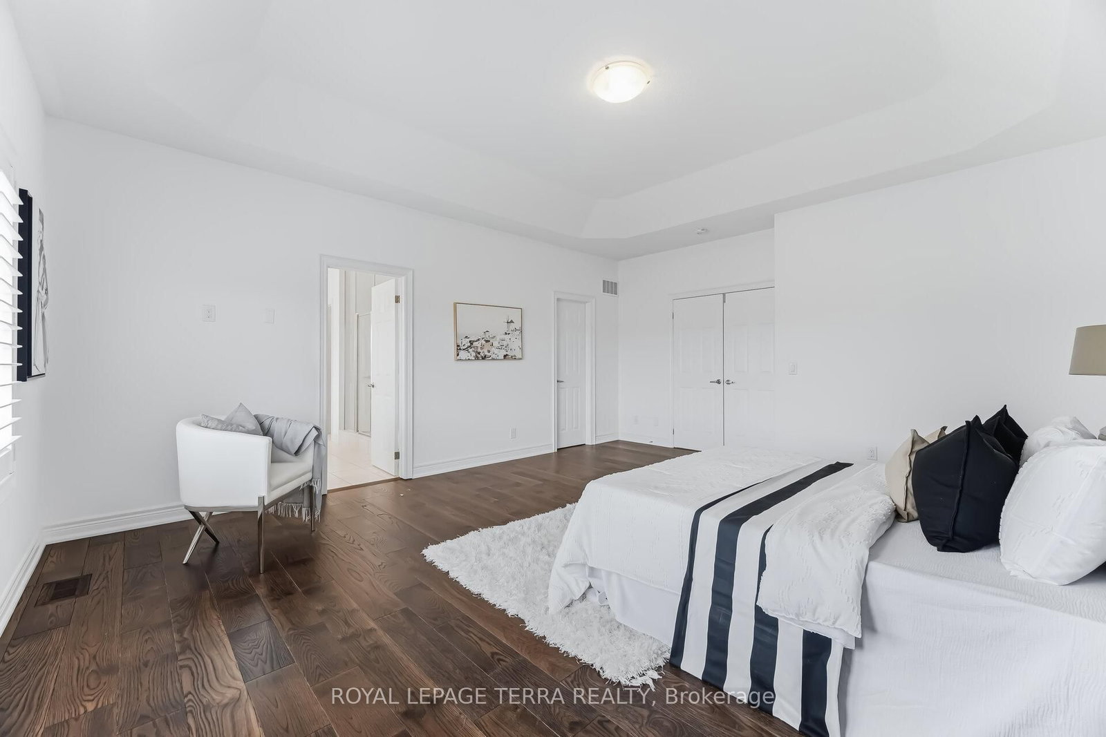 Detached House for sale at 11 Lockton Street, Whitby, Ontario, L1P 0E1 - Williamsburg - MLS: E12867714