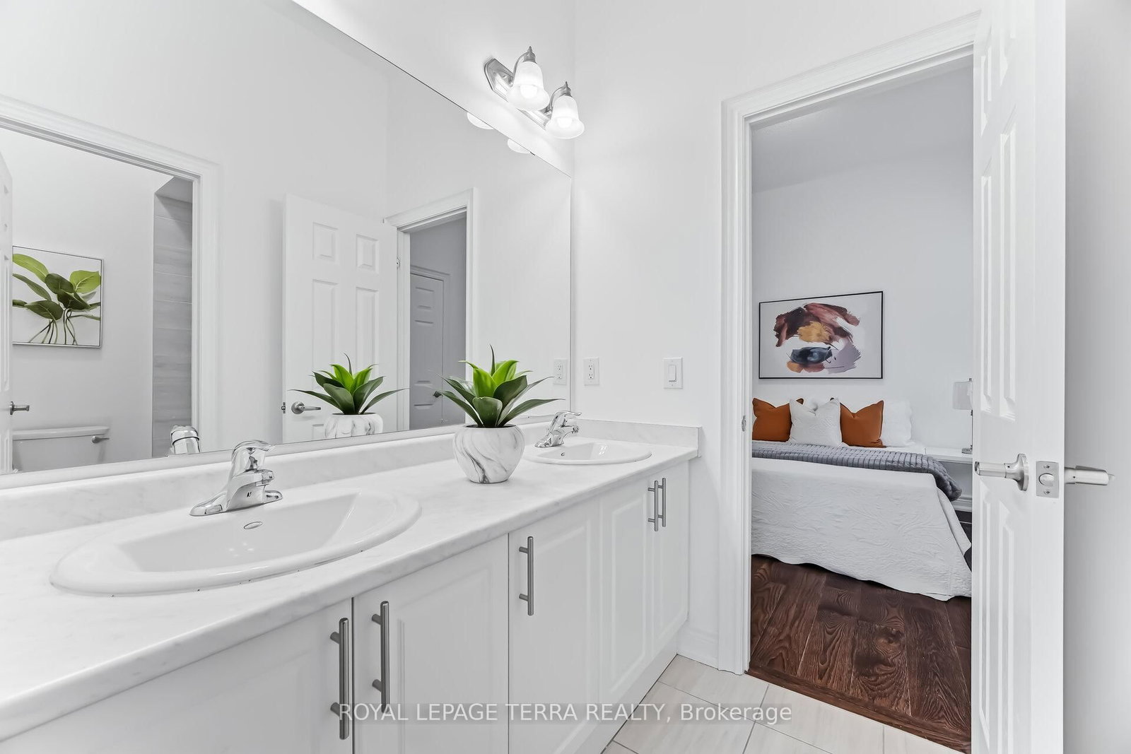 Detached House for sale at 11 Lockton Street, Whitby, Ontario, L1P 0E1 - Williamsburg - MLS: E12867714