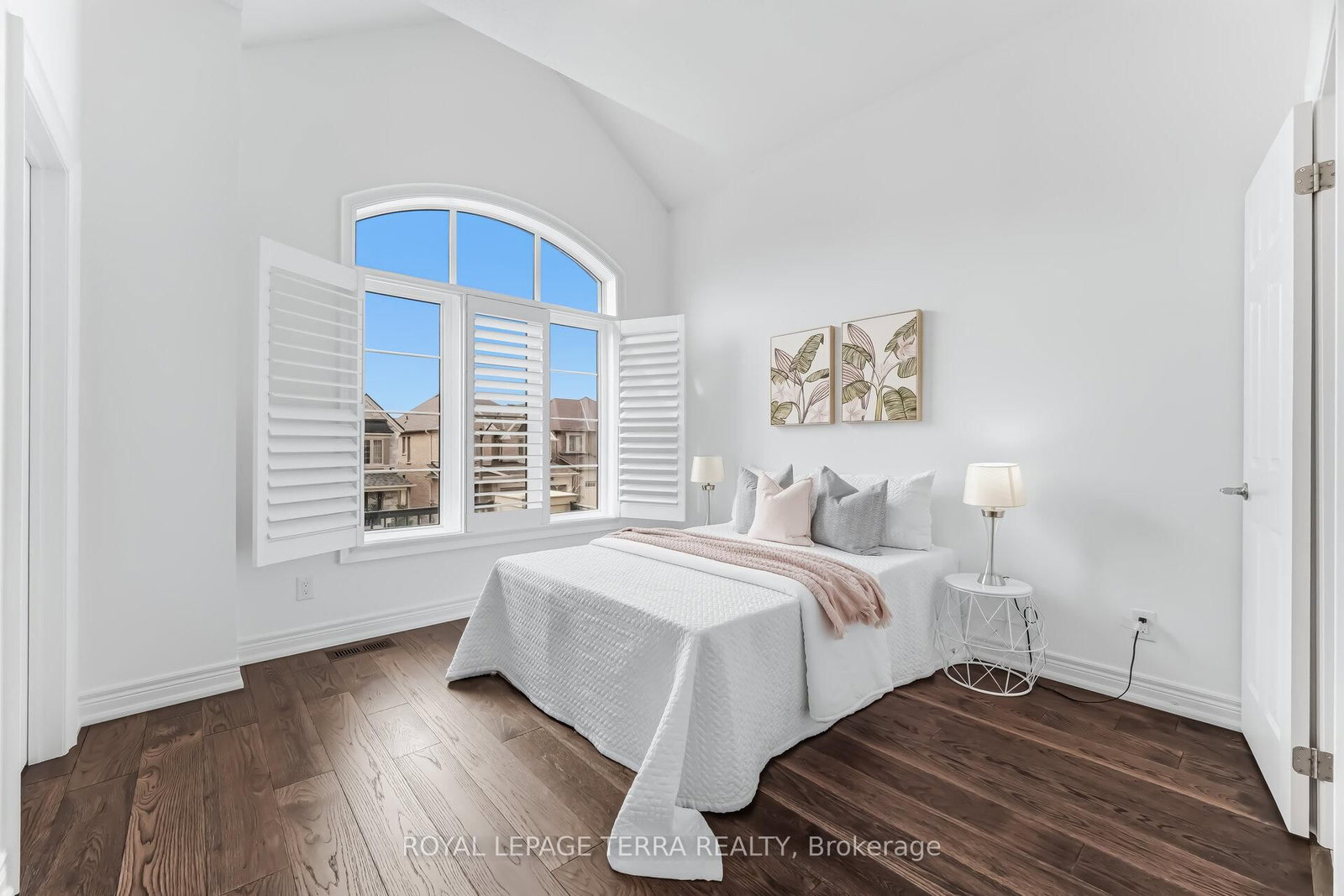 Detached House for sale at 11 Lockton Street, Whitby, Ontario, L1P 0E1 - Williamsburg - MLS: E12867714