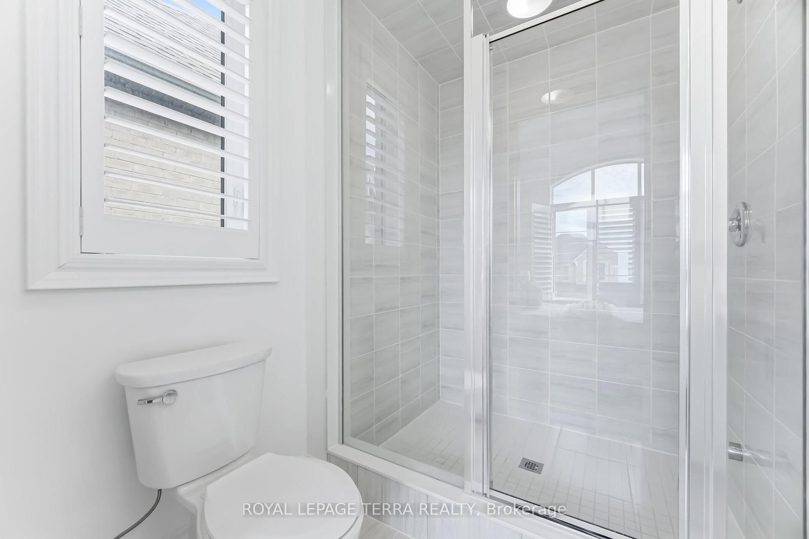 Detached House for sale at 11 Lockton Street, Whitby, Ontario, L1P 0E1 - Williamsburg - MLS: E12867714