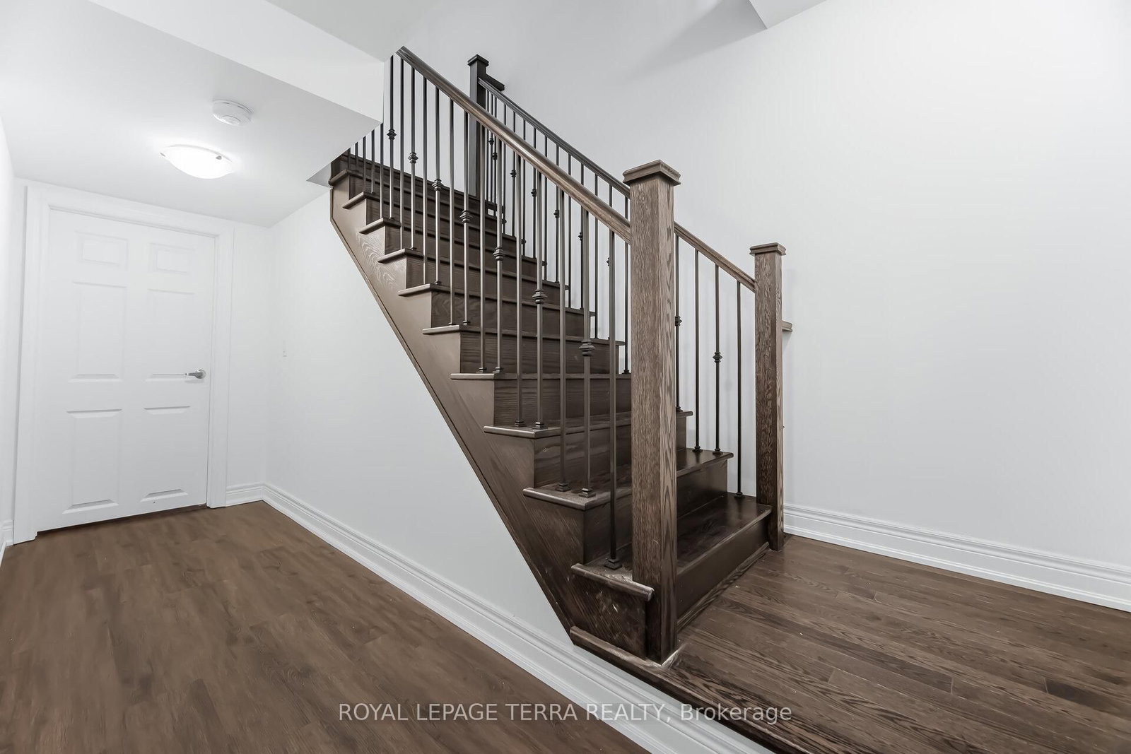 Detached House for sale at 11 Lockton Street, Whitby, Ontario, L1P 0E1 - Williamsburg - MLS: E12867714