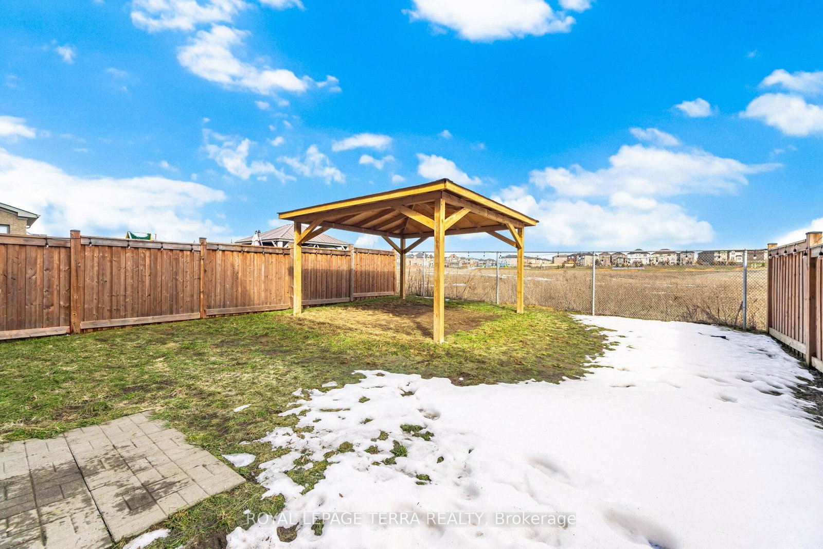 Detached House for sale at 11 Lockton Street, Whitby, Ontario, L1P 0E1 - Williamsburg - MLS: E12867714