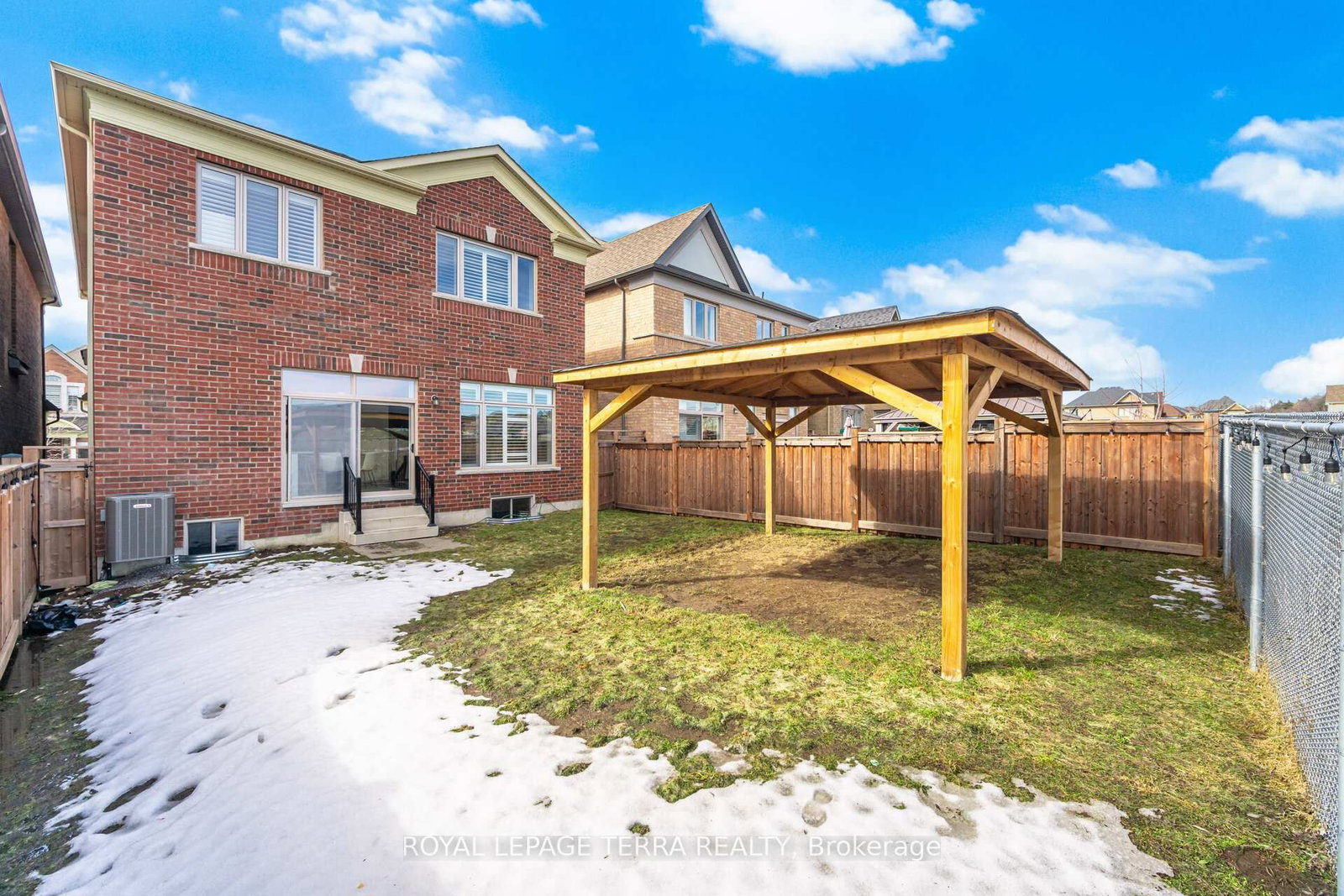 Detached House for sale at 11 Lockton Street, Whitby, Ontario, L1P 0E1 - Williamsburg - MLS: E12867714