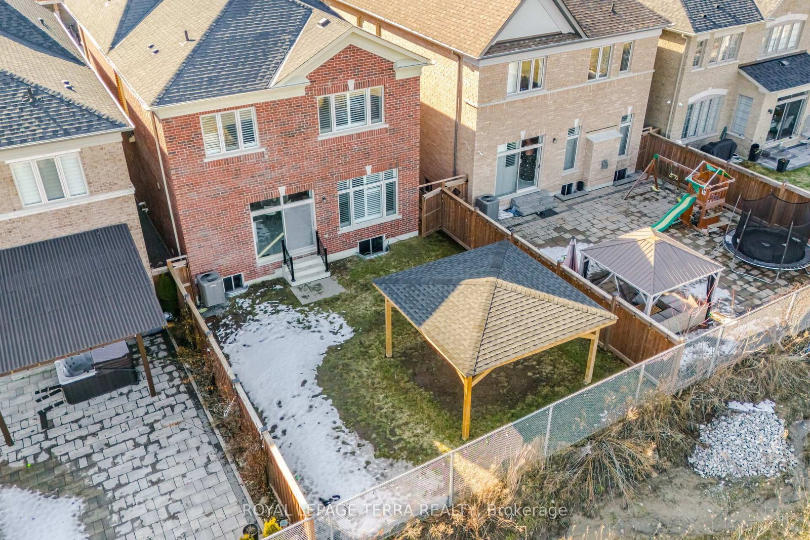 Detached House for sale at 11 Lockton Street, Whitby, Ontario, L1P 0E1 - Williamsburg - MLS: E12867714