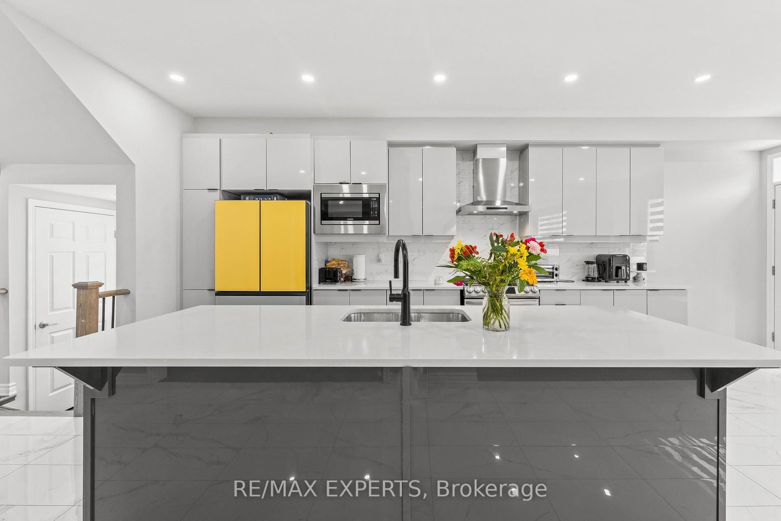 Detached House for sale at 1437 Kerrydale Avenue, Pickering, Ontario, L1X 0M9 - Rural Pickering - MLS: E12868618