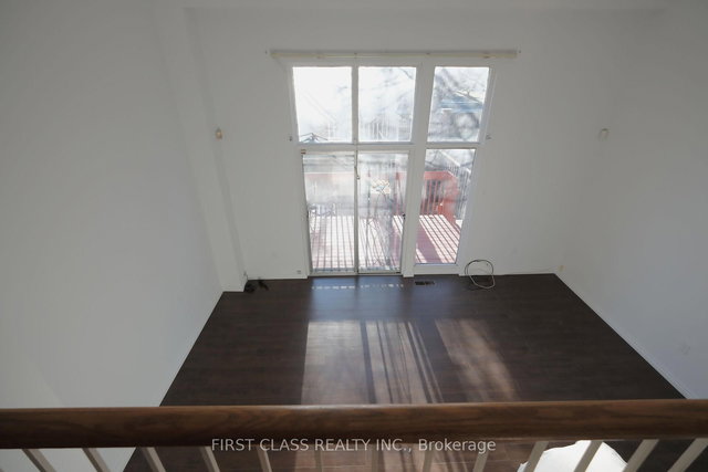 10 - 1180 Sandhurst Circle