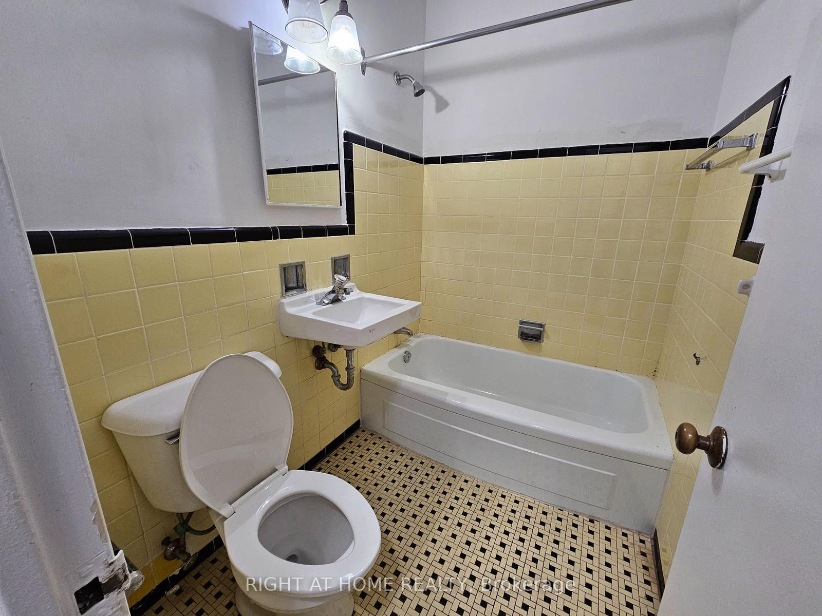 20 Cosburn Avenue, Unit 104 - Photo 18