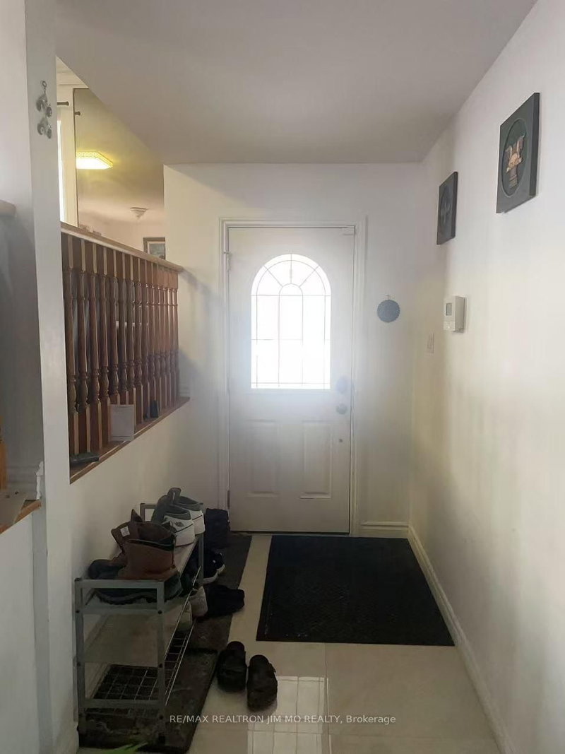 4 Longbow Sq, Toronto, M1W 2W7 | Image 2