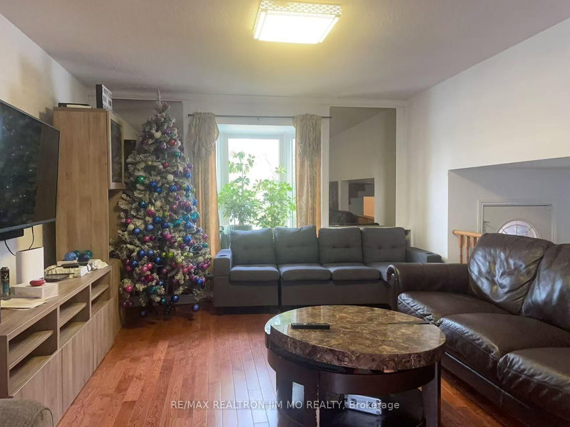 4 Longbow Sq, Toronto, M1W 2W7 | Image 3