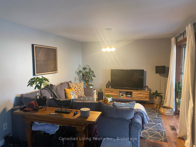 46 Merritt Rd, Toronto, M4B 3K5 | Image 2