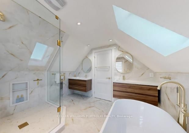 Detached House for sale at 22 Pitt Avenue, Toronto, Ontario, M1L 2R1 - Clairlea-Birchmount - MLS: E12873504