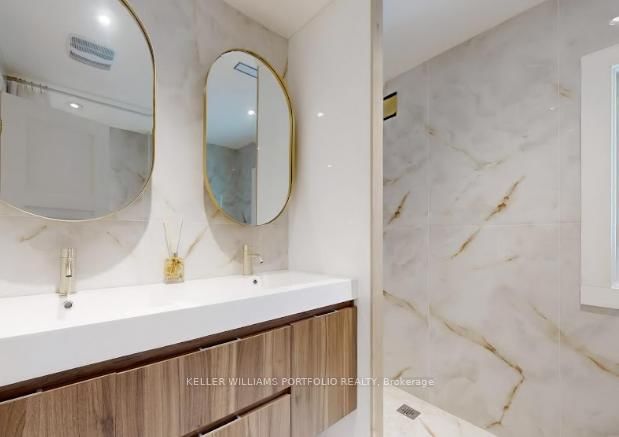 Detached House for sale at 22 Pitt Avenue, Toronto, Ontario, M1L 2R1 - Clairlea-Birchmount - MLS: E12873504