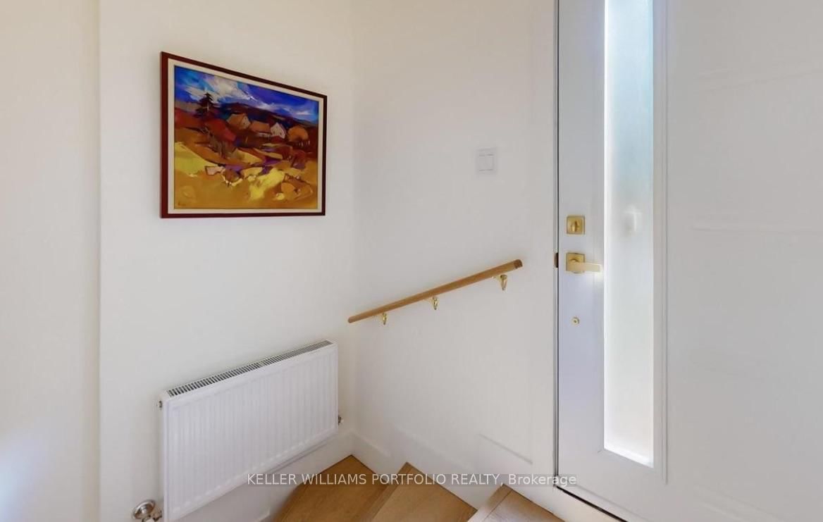 Detached House for sale at 22 Pitt Avenue, Toronto, Ontario, M1L 2R1 - Clairlea-Birchmount - MLS: E12873504