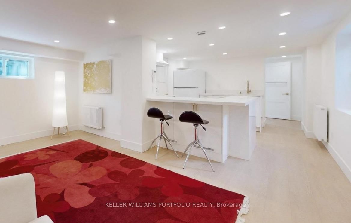 Detached House for sale at 22 Pitt Avenue, Toronto, Ontario, M1L 2R1 - Clairlea-Birchmount - MLS: E12873504