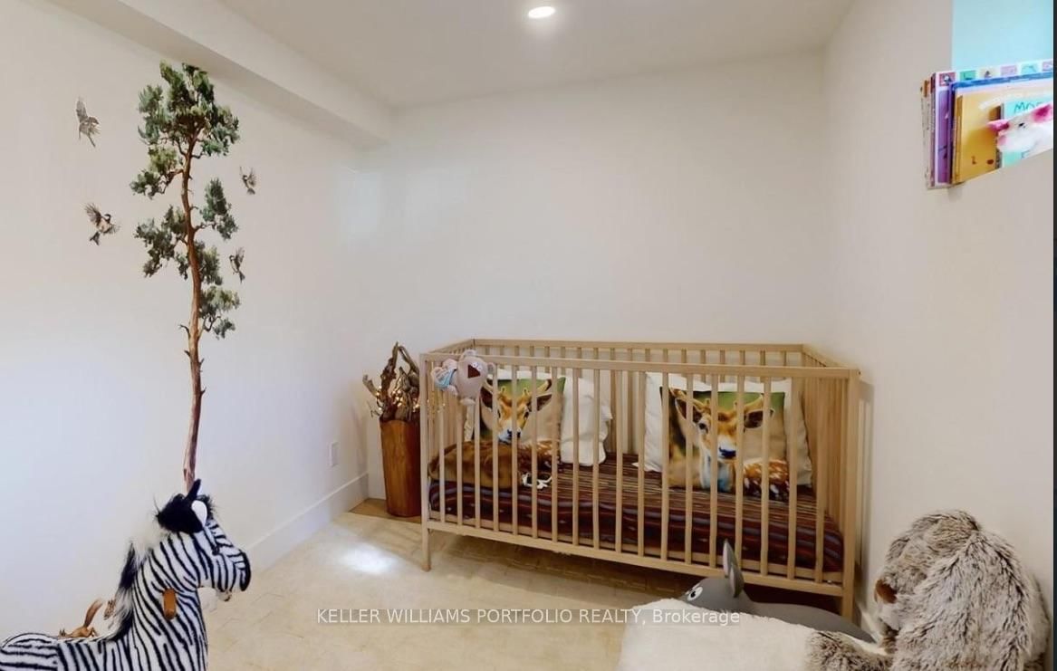 Detached House for sale at 22 Pitt Avenue, Toronto, Ontario, M1L 2R1 - Clairlea-Birchmount - MLS: E12873504