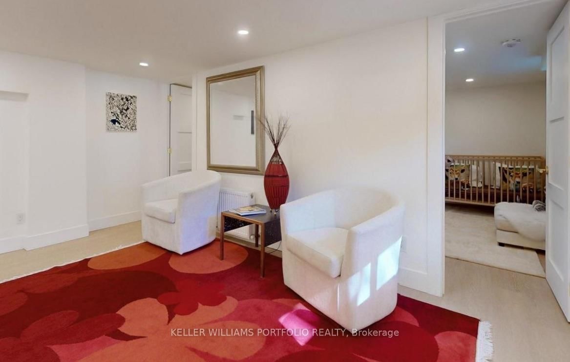 Detached House for sale at 22 Pitt Avenue, Toronto, Ontario, M1L 2R1 - Clairlea-Birchmount - MLS: E12873504