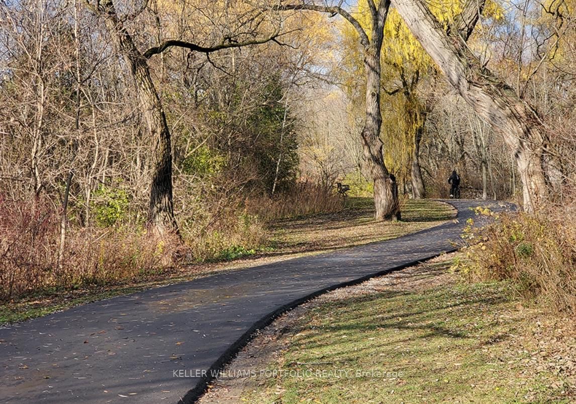 Detached House for sale at 22 Pitt Avenue, Toronto, Ontario, M1L 2R1 - Clairlea-Birchmount - MLS: E12873504