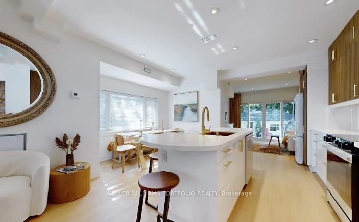 Detached House for sale at 22 Pitt Avenue, Toronto, Ontario, M1L 2R1 - Clairlea-Birchmount - MLS: E12873504