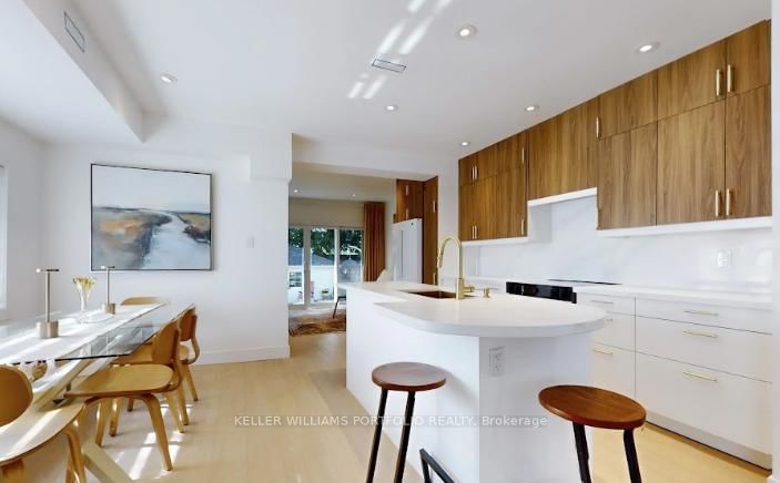 Detached House for sale at 22 Pitt Avenue, Toronto, Ontario, M1L 2R1 - Clairlea-Birchmount - MLS: E12873504