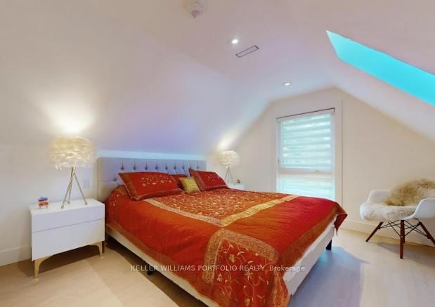 Detached House for sale at 22 Pitt Avenue, Toronto, Ontario, M1L 2R1 - Clairlea-Birchmount - MLS: E12873504