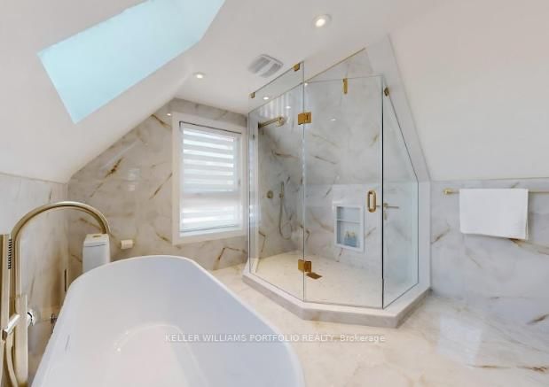 Detached House for sale at 22 Pitt Avenue, Toronto, Ontario, M1L 2R1 - Clairlea-Birchmount - MLS: E12873504