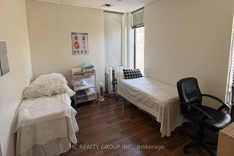 107 - 3000 Lawrence Ave, Toronto, M1P 2V1 | Image 2