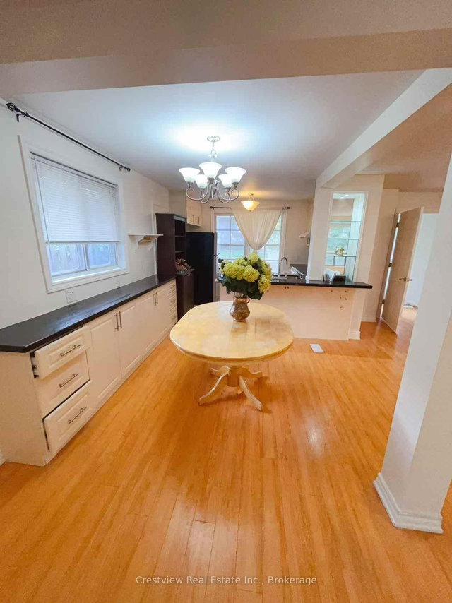 65 Highcourt Crescent