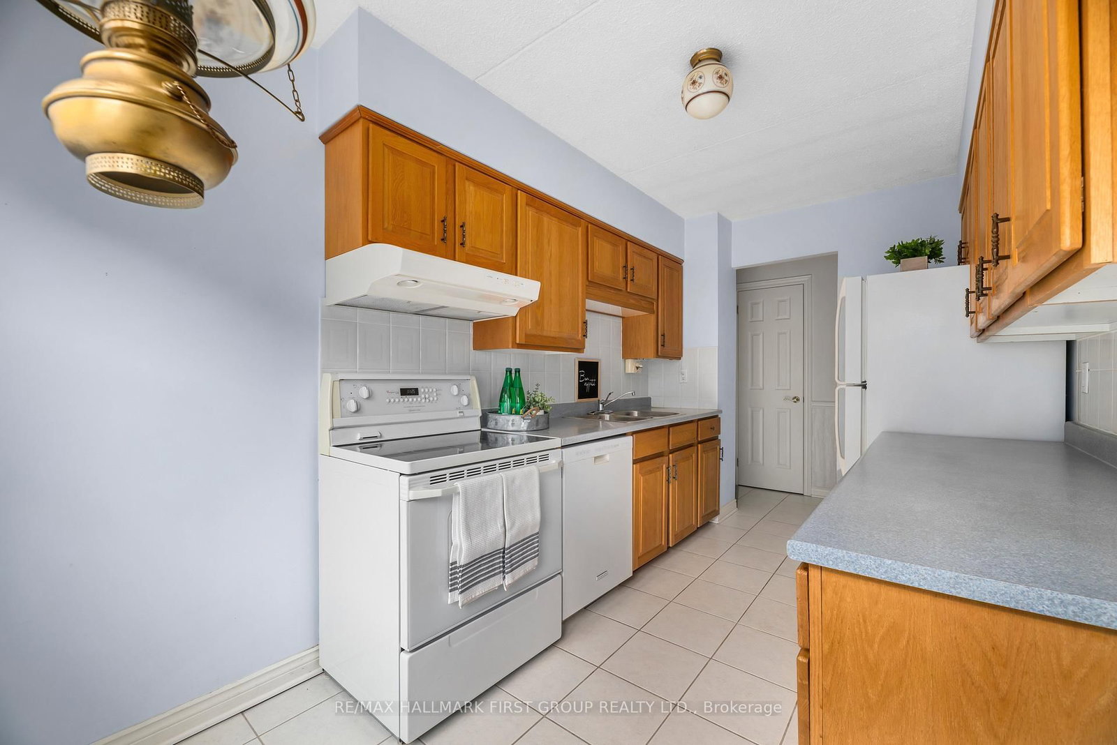 Condo for sale at 102-580 Mary Street, Whitby, Ontario, L1N 2R3 - Downtown Whitby - MLS: E12875416