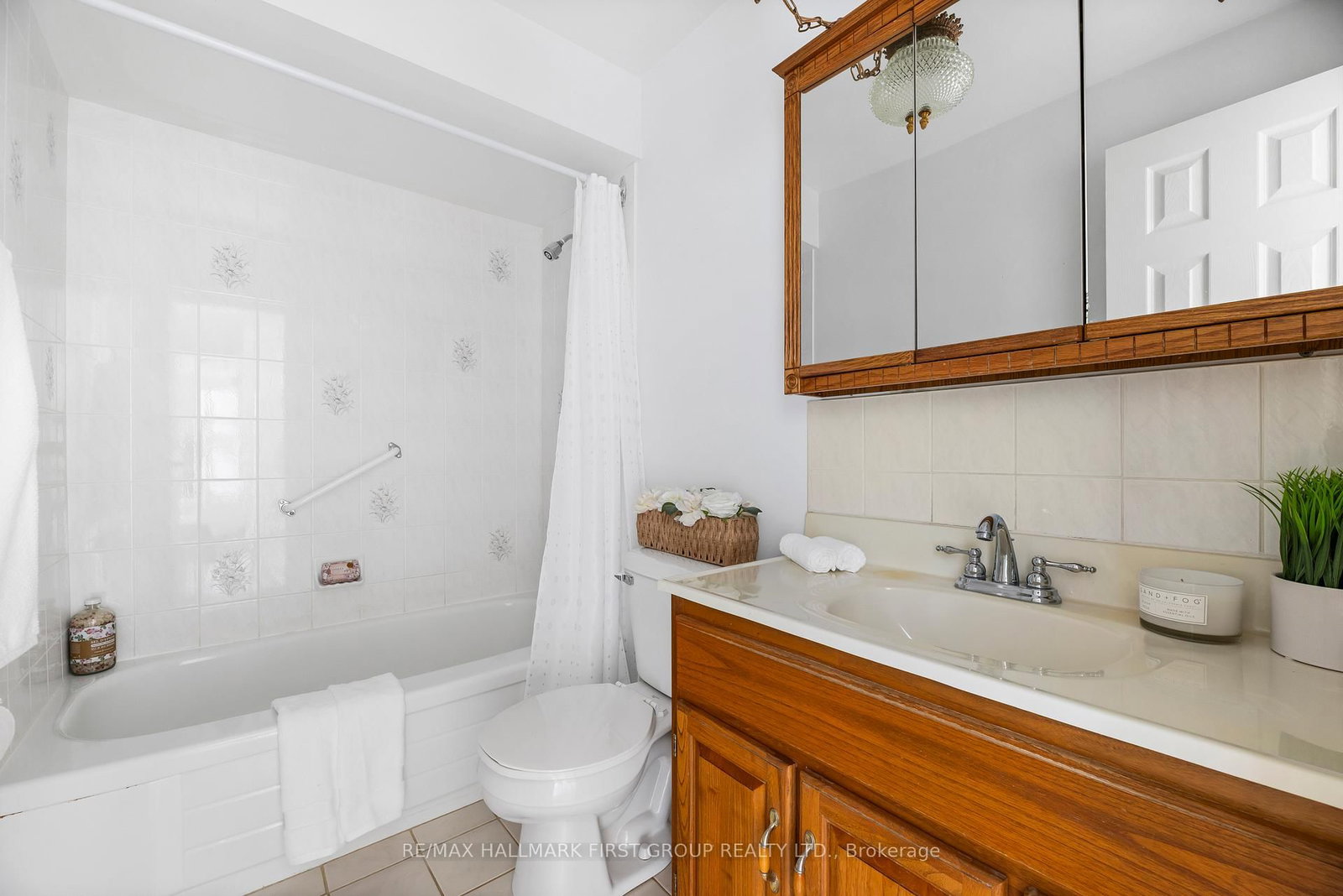 Condo for sale at 102-580 Mary Street, Whitby, Ontario, L1N 2R3 - Downtown Whitby - MLS: E12875416