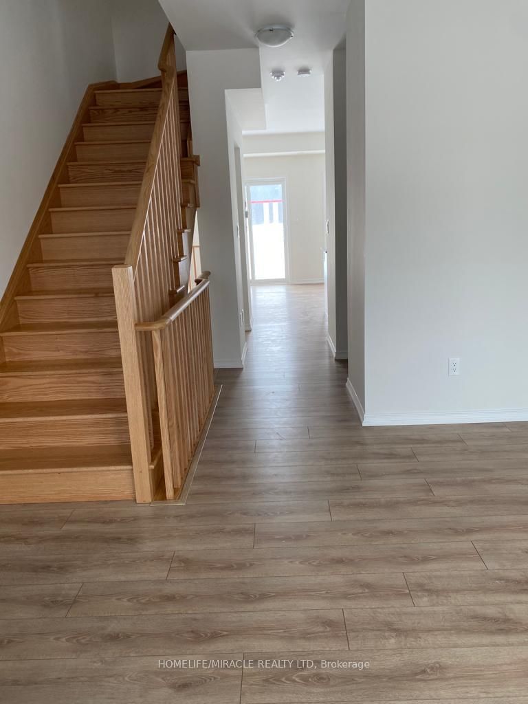 225 Danzatore Path, Oshawa, L1L 0P9 | Image 2