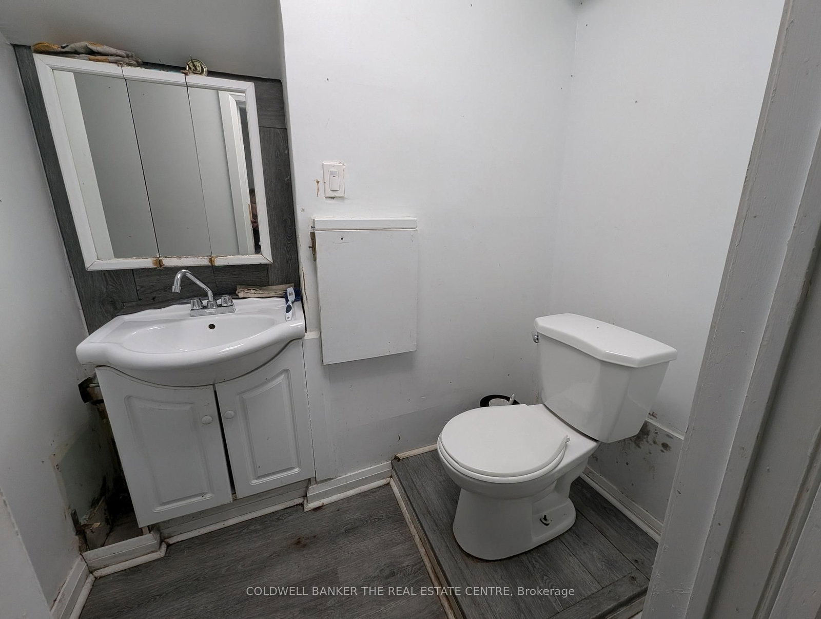 2823 Danforth Avenue, Unit Lower Level - Bedroom #3 - Photo 10