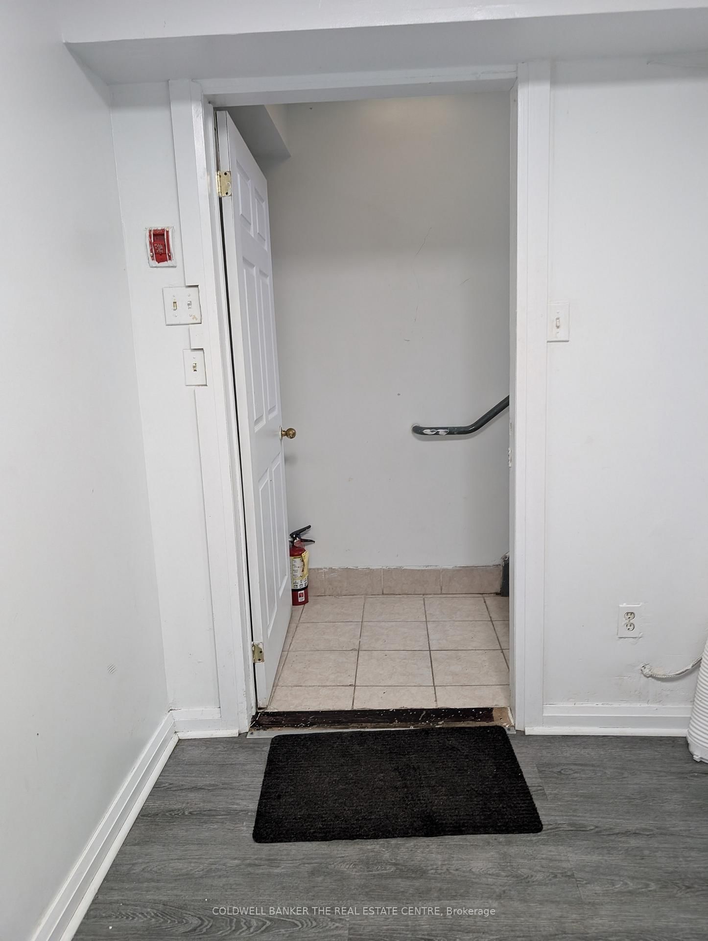 2823 Danforth Avenue, Unit Lower Level - Bedroom #3 - Photo 4
