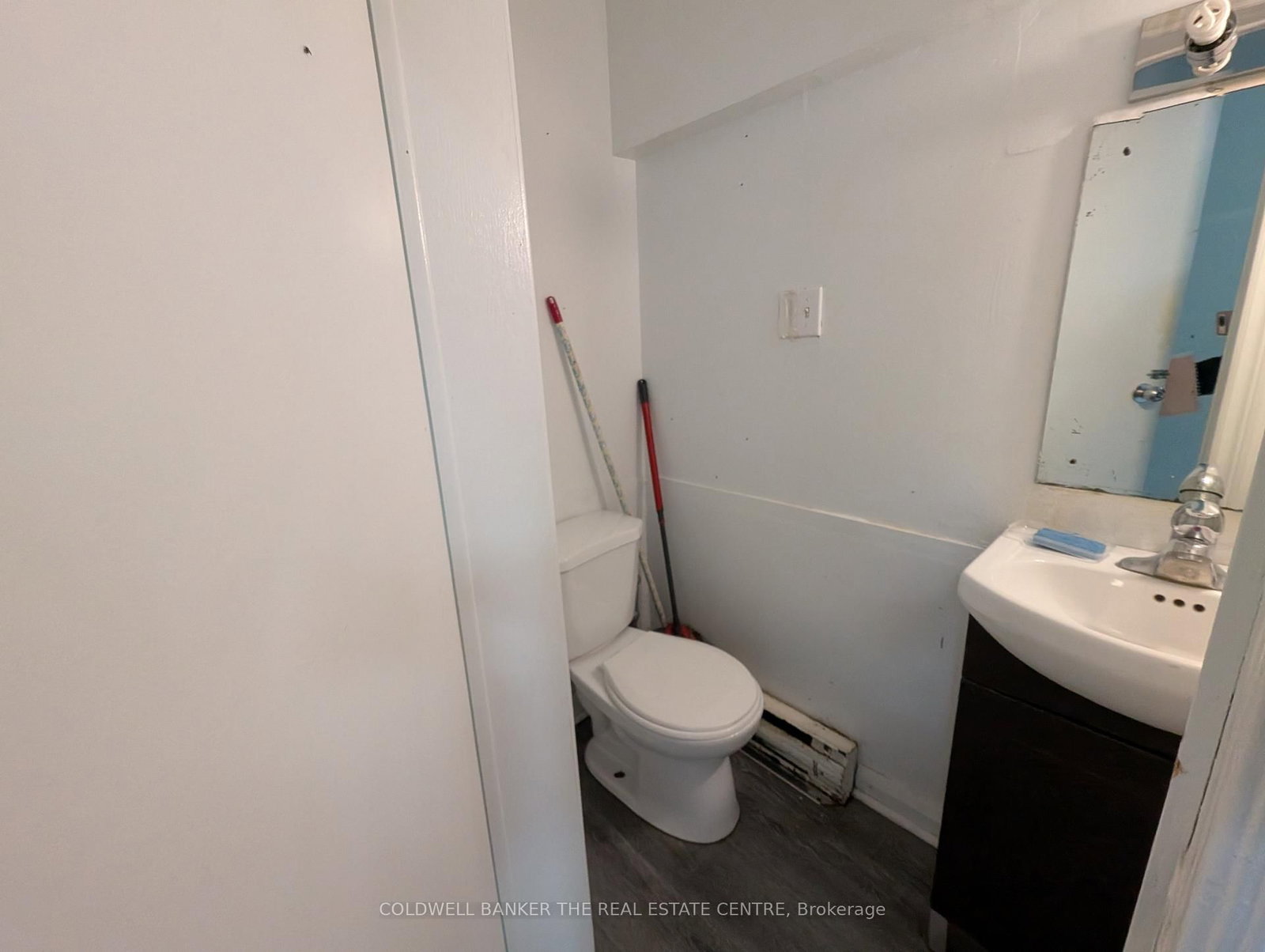 2823 Danforth Avenue, Unit Lower Level - Bedroom #3 - Photo 9