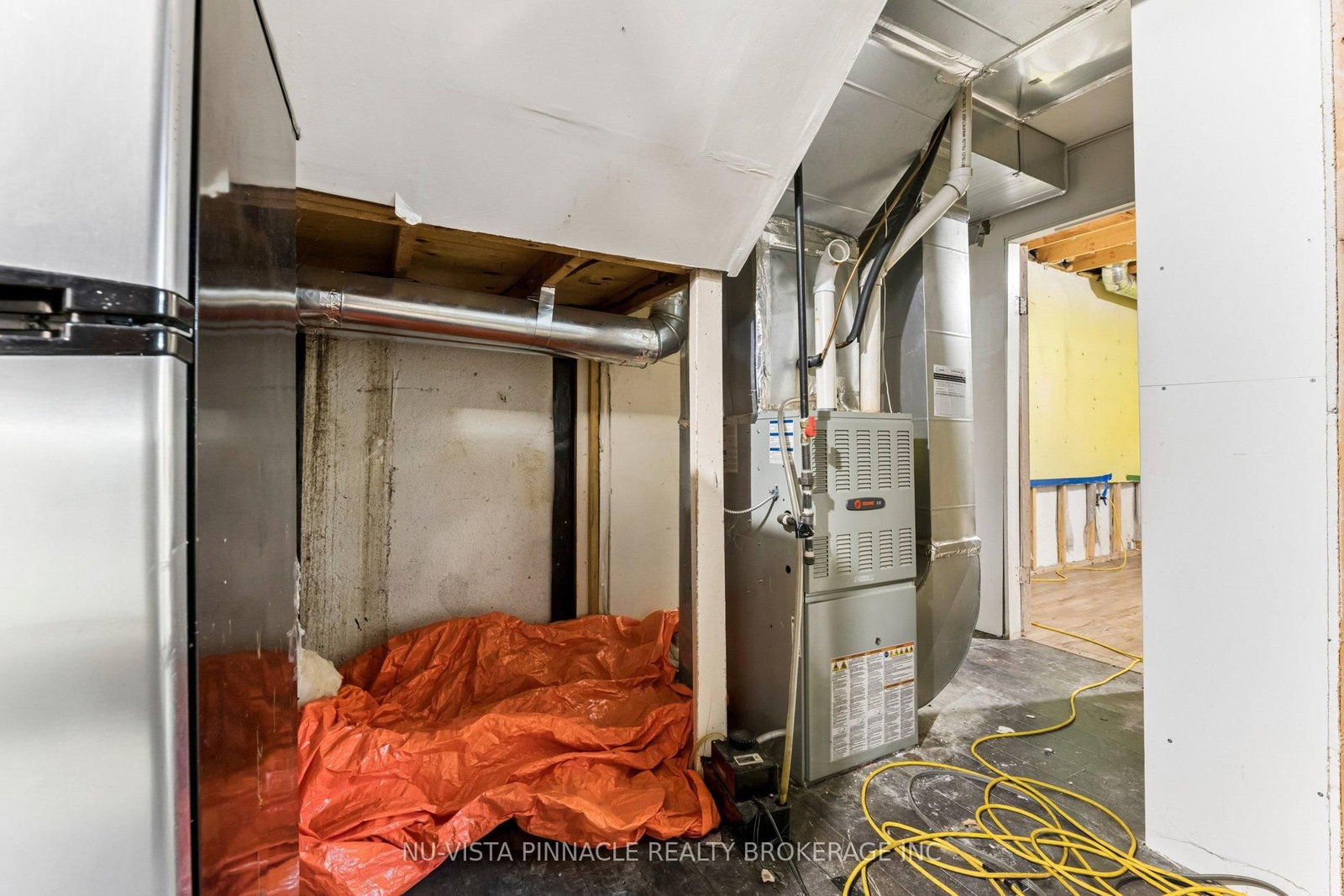 Detached House for sale at 1627 Alwin Circle, Pickering, Ontario, L1V 2W1 - Village East - MLS: E12875764