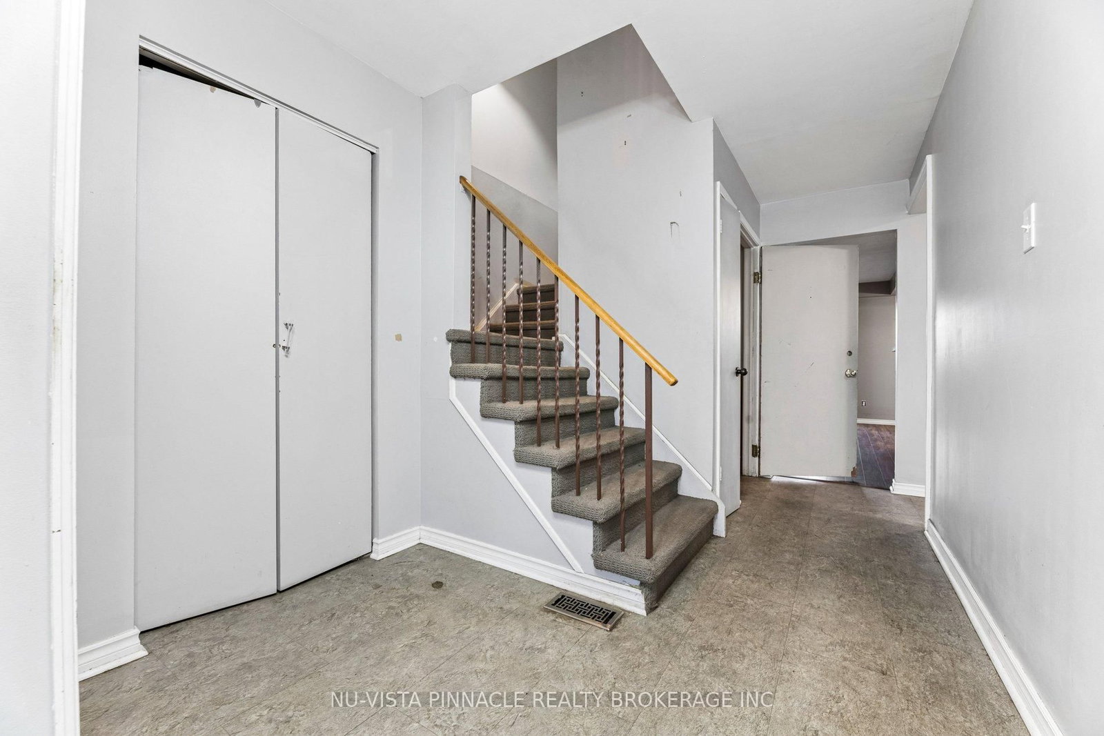 Detached House for sale at 1627 Alwin Circle, Pickering, Ontario, L1V 2W1 - Village East - MLS: E12875764