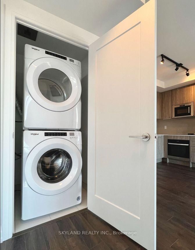 Condo for lease at 2502-286 Main Street, Toronto, Ontario, M4C 0B3 - East End-Danforth - MLS: E12875964