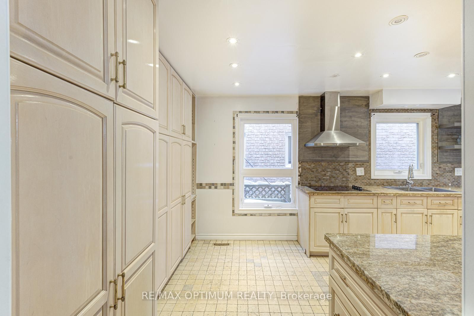 47 Hewitt Crescent E - Photo 19