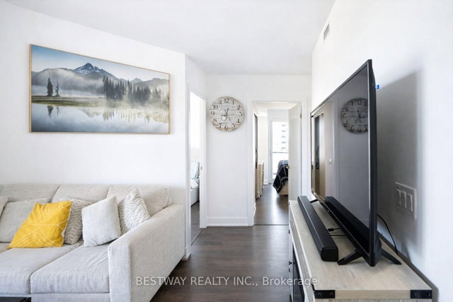 607 - 2550 Simcoe Street N