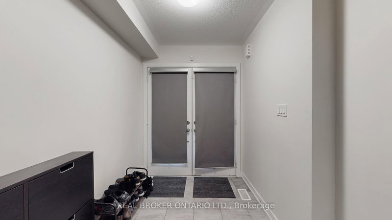 2508 Castlegate Crossing, Pickering, L1X 0H8 | Image 2