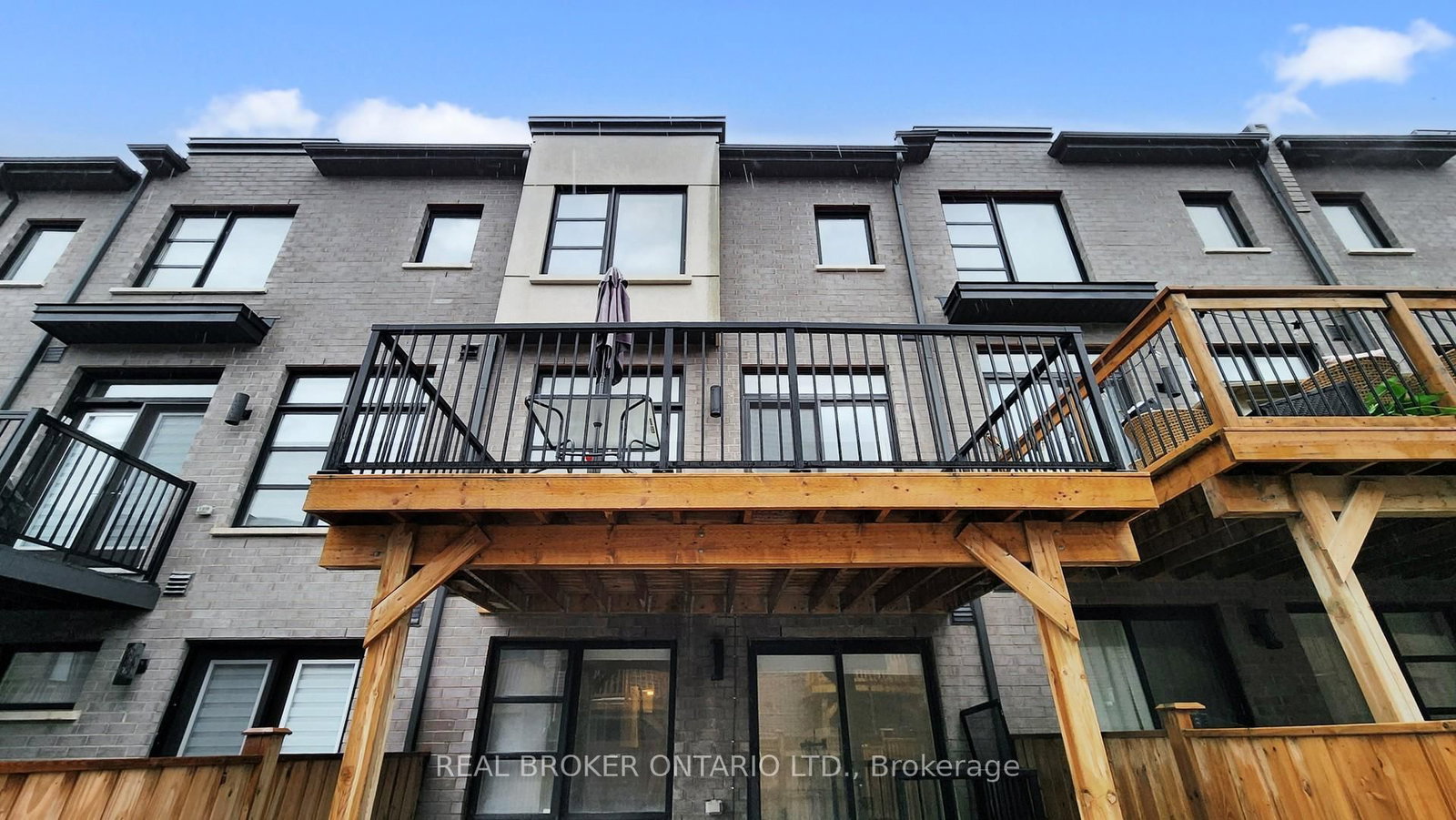 Townhouse for sale at 2508 Castlegate Crossing, Pickering, Ontario, L1X 0H8 - Duffin Heights - MLS: E12877214