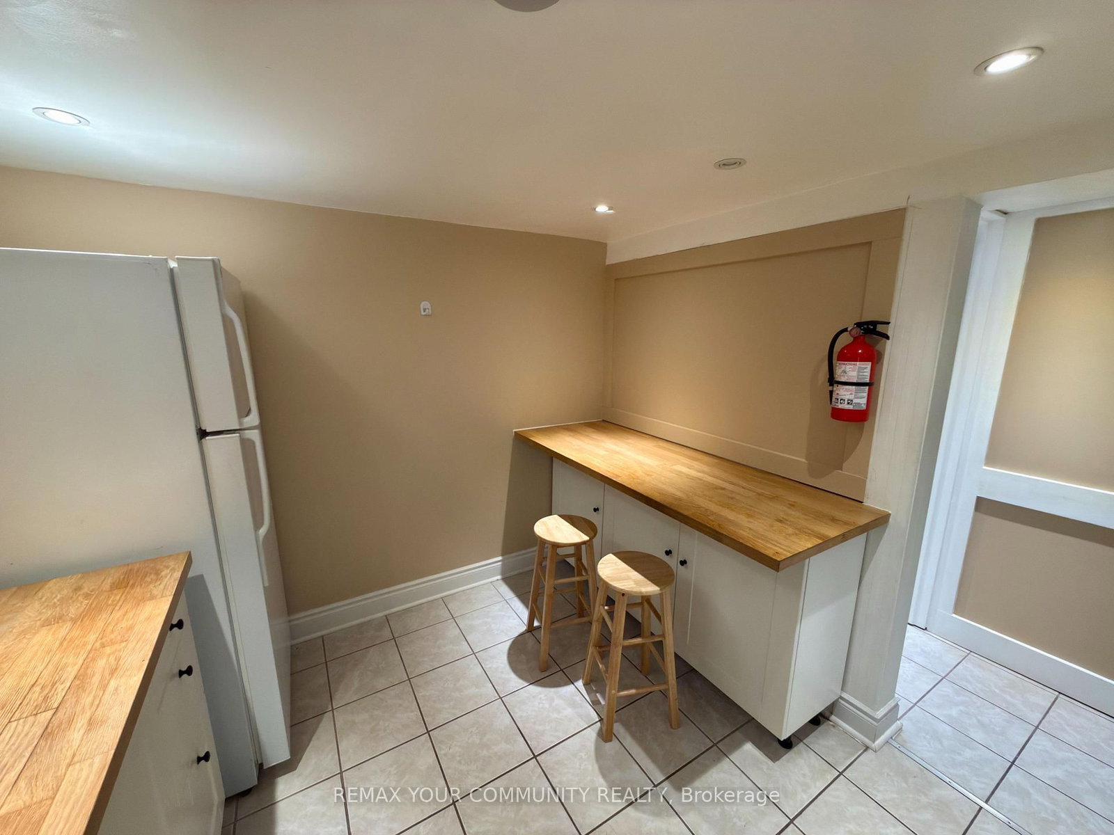 Detached House for lease at Lower-86 Lesmount Avenue, Toronto, Ontario, M4J 3V9 - East York - MLS: E12878014