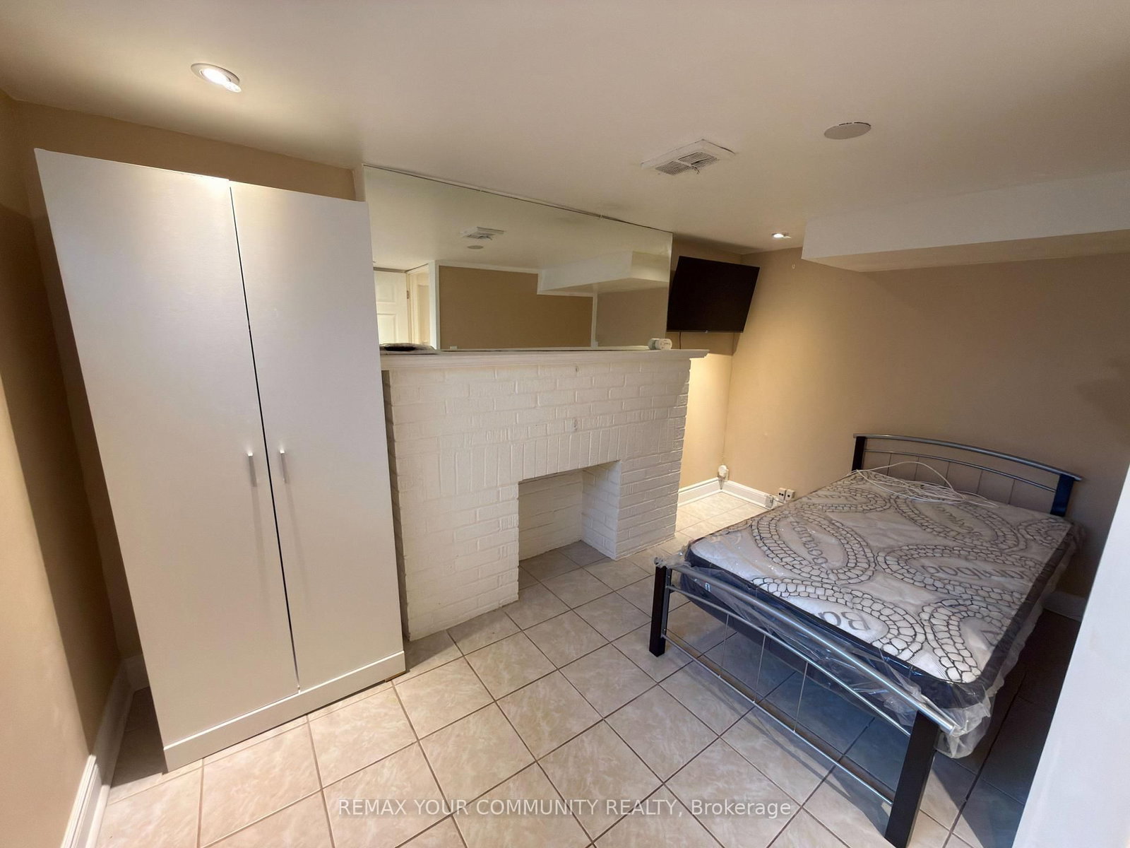 Detached House for lease at Lower-86 Lesmount Avenue, Toronto, Ontario, M4J 3V9 - East York - MLS: E12878014