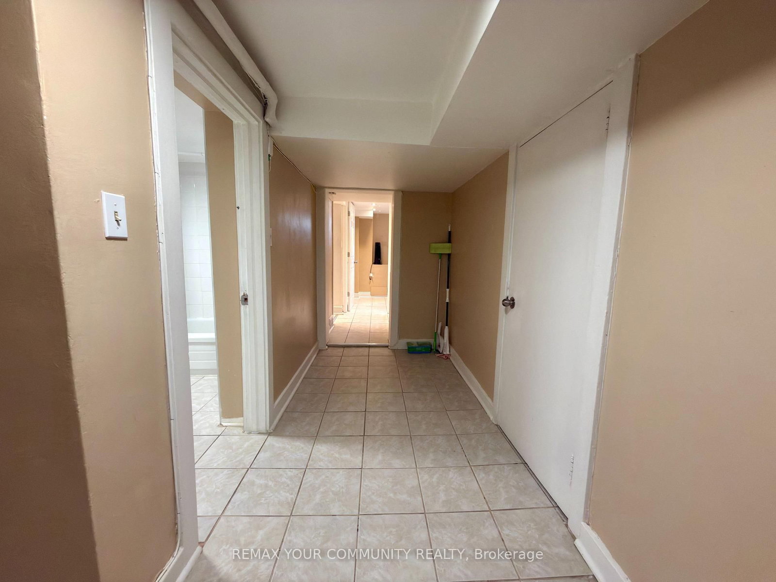 Detached House for lease at Lower-86 Lesmount Avenue, Toronto, Ontario, M4J 3V9 - East York - MLS: E12878014