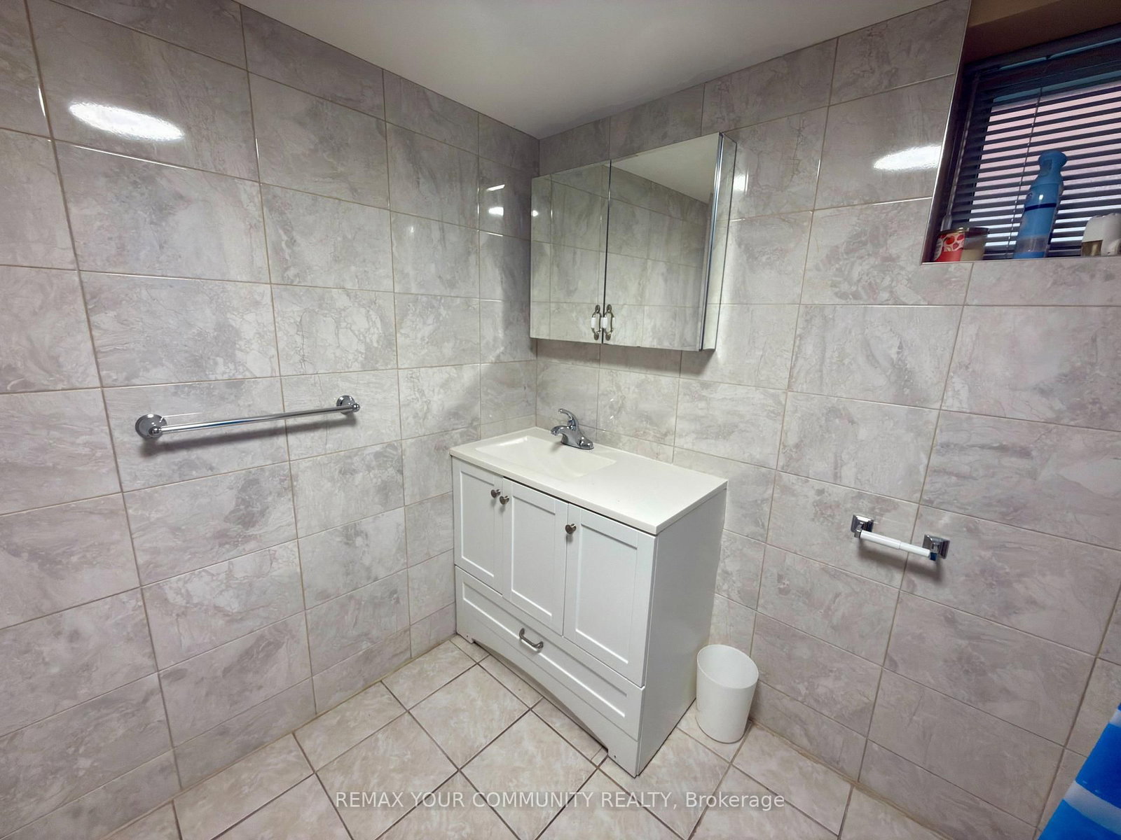 Detached House for lease at Lower-86 Lesmount Avenue, Toronto, Ontario, M4J 3V9 - East York - MLS: E12878014
