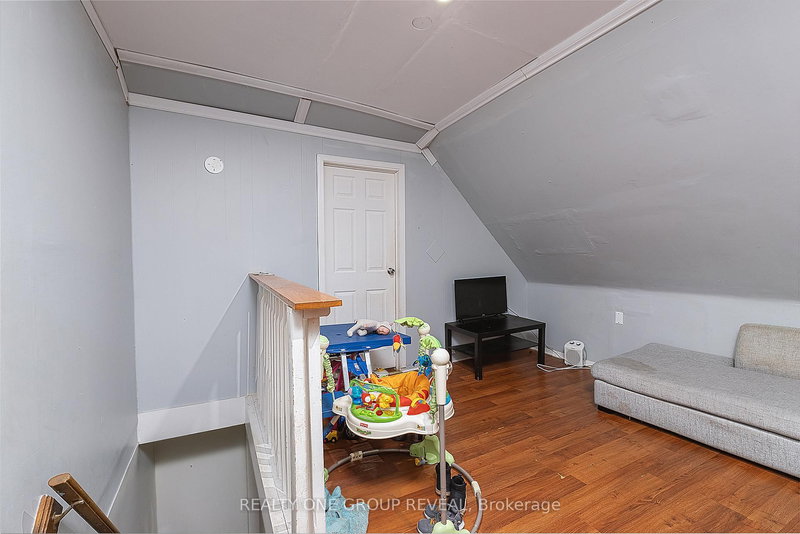 277 Jarvis St, Oshawa, L1G 5K8 | Image 3