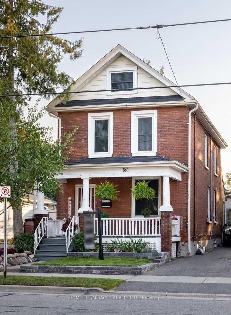 home for lease on 181 Centre Street N