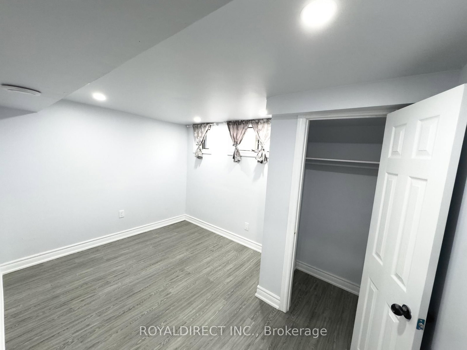 3261 Lawrence Avenue E - Photo 10