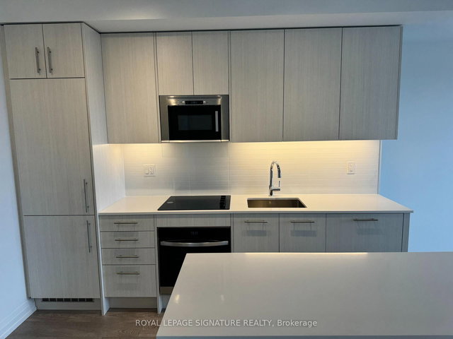 2711 - 286 Main Street